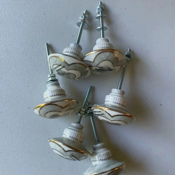Set of 7 NWT Anthropologie Clover Knobs - Picture 6 of 6